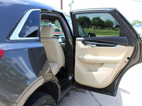 Used 2019 Cadillac XT5 FWD image 49
