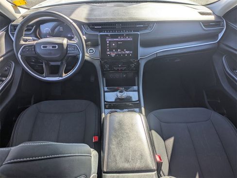 Used 2023 Jeep Grand Cherokee L Laredo image 16