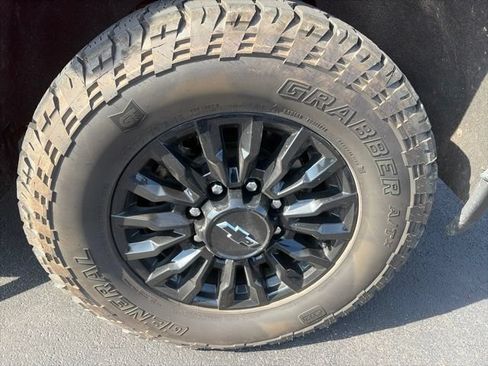 Used 2022 Chevrolet Silverado 2500 W/T AWD/4WD image 2
