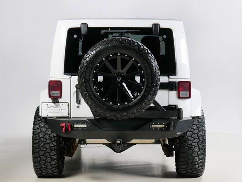 Used 2016 Jeep Wrangler Unlimited Sahara image 7