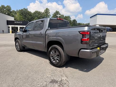Used 2025 Nissan Frontier SV AWD/4WD image 5