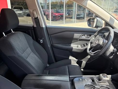 Used 2024 Nissan Rogue SV FWD image 10