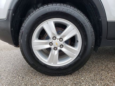 Used 2020 Chevrolet Trax LT w/ LT Convenience Package image 16