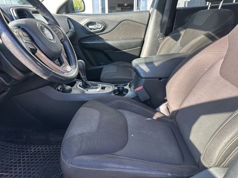 Used 2017 Jeep Cherokee Latitude w/ Cold Weather Group image 14