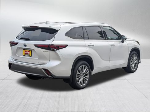 Used 2024 Toyota Highlander Platinum AWD/4WD image 8