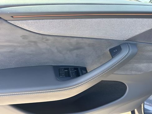 Used 2026 Tesla Model Y Long Range RWD image 29