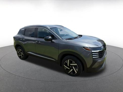 Used 2026 Nissan Kicks SV w/ Cold Weather Package FWD image 2