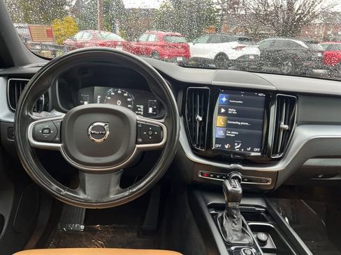 Used 2019 Volvo XC60 T6 Momentum w/ Premium Package image 18