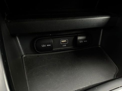Used 2025 Kia Soul LX w/ LX Technology Package FWD image 23