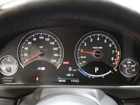 Used 2017 BMW M4 Convertible image 30