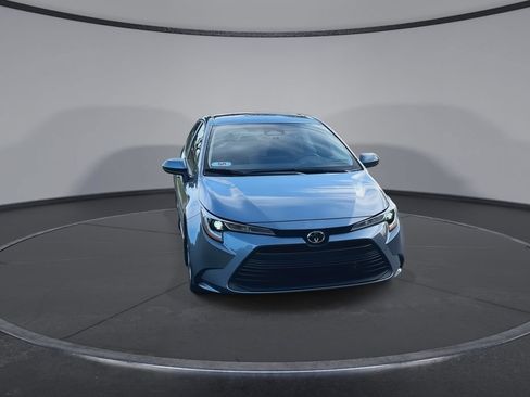 Used 2025 Toyota Corolla LE FWD image 3