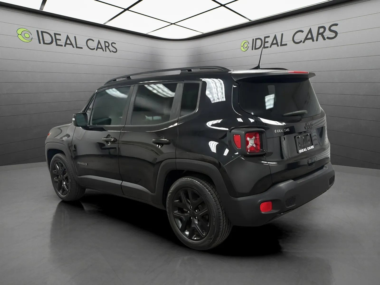 Used 2018 Jeep Renegade Altitude FWD image 7