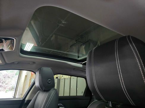 Used 2018 Land Rover Range Rover Velar S image 23