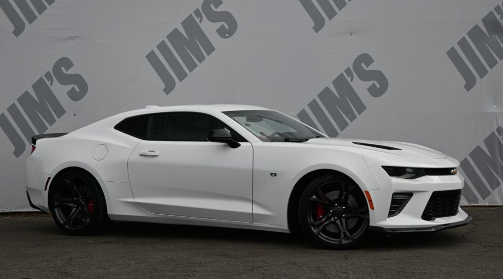 Used 2018 Chevrolet Camaro SS RWD image 3