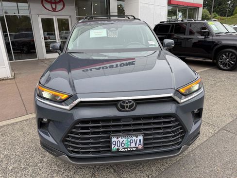 Used 2024 Toyota Grand Highlander AWD image 8