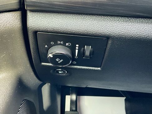 Used 2019 Jeep Grand Cherokee Altitude image 15