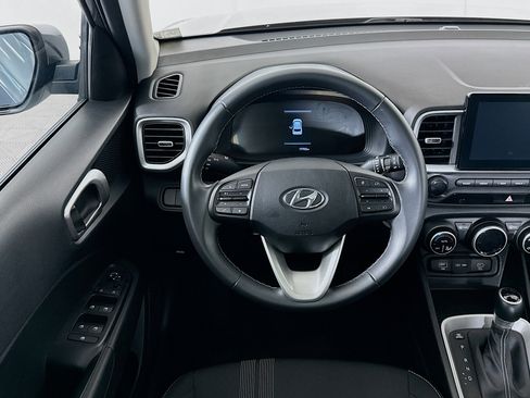 Used 2025 Hyundai Venue SEL FWD image 18