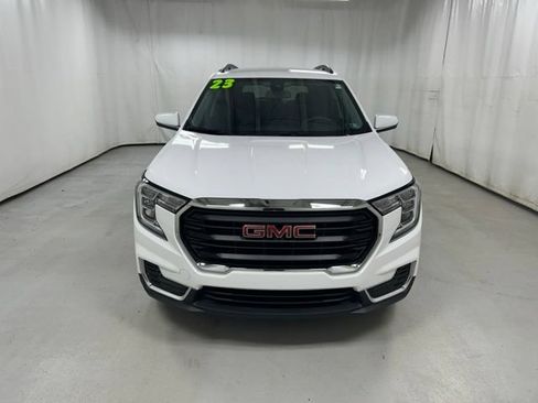 Used 2023 GMC Terrain SLE w/ Driver Convenience Package AWD/4WD image 3