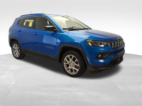 Used 2023 Jeep Compass Latitude AWD/4WD image 7