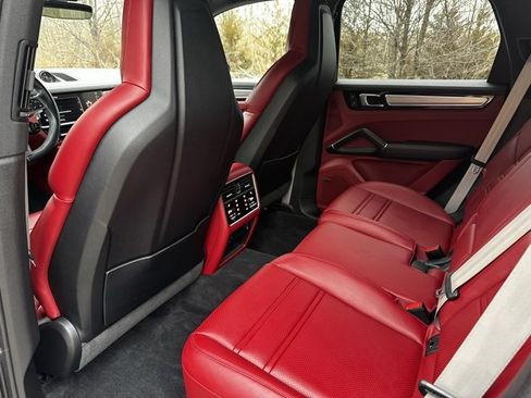 Used 2023 Porsche Cayenne S Platinum image 21