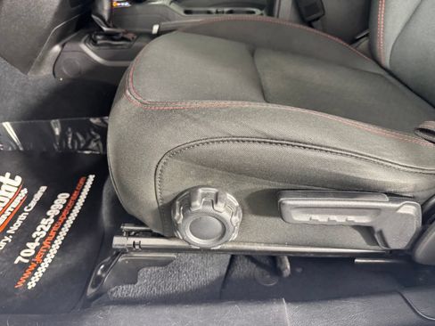 Used 2022 Jeep Wrangler Unlimited Rubicon AWD/4WD image 28