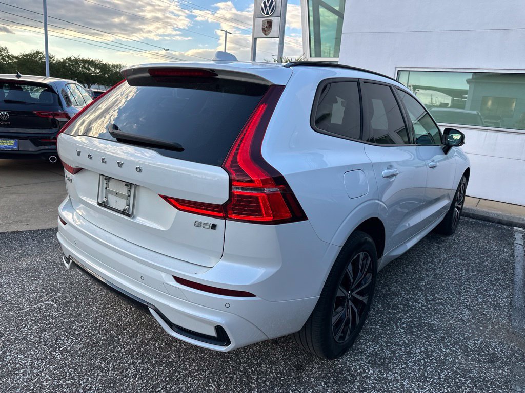 Used 2024 Volvo XC60 B5 Core AWD/4WD image 3