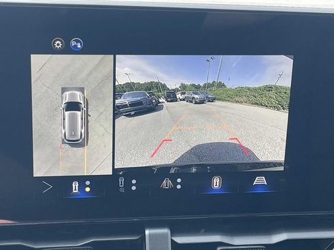New 2026 Chevrolet Equinox LT w/ Convenience Package II FWD image 18