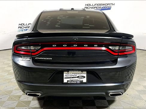 Used 2019 Dodge Charger SXT RWD image 4