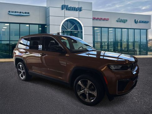 New 2026 Jeep Grand Cherokee Limited AWD/4WD image 1