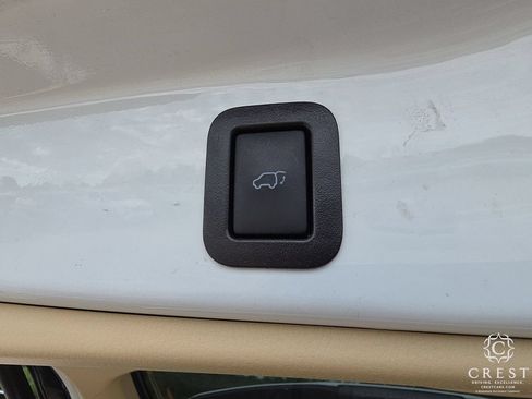 Used 2019 Toyota Highlander XLE FWD image 26
