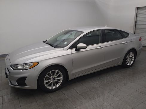 Used 2019 Ford Fusion SE FWD image 2
