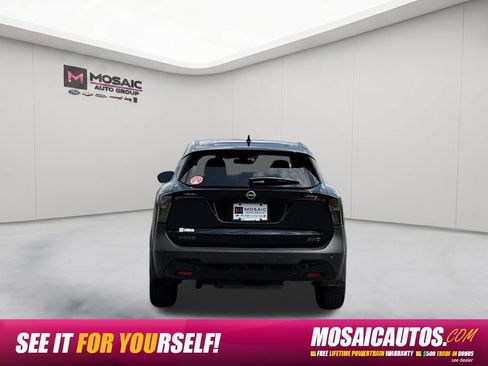 Used 2025 Nissan Kicks SV AWD/4WD image 6