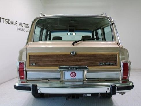Used 1989 Jeep Grand Wagoneer image 4