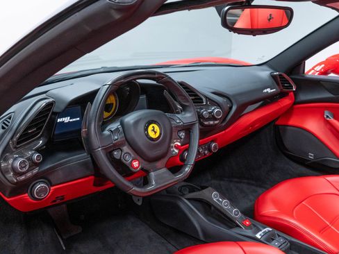 Used 2018 Ferrari 488 Spider RWD image 12