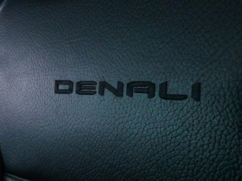 Used 2022 GMC Yukon XL Denali RWD image 17