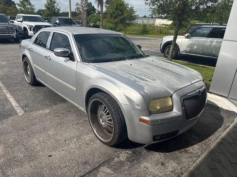 Used 2007 Chrysler 300 Touring RWD image 2