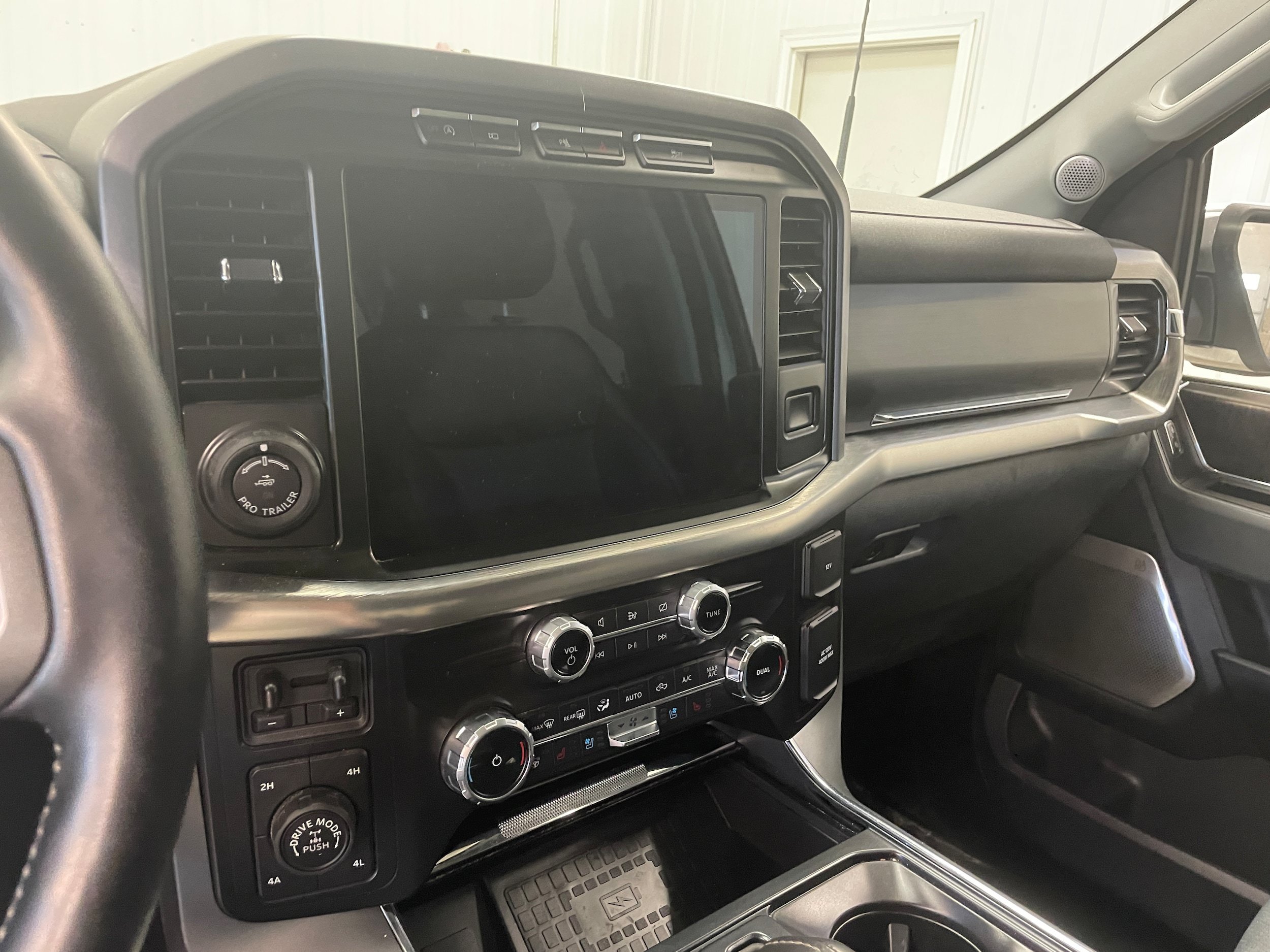Used 2022 Ford F150 Lariat w/ Equipment Group 502A High AWD/4WD image 18