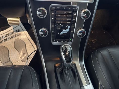 Used 2016 Volvo XC60 T6 R-Design Platinum w/ Climate Package image 16