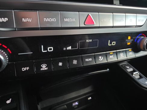 Certified 2023 Kia Telluride EX w/ EX Captain's Chair Package image 15