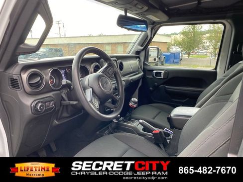 Used 2021 Jeep Wrangler Sport AWD/4WD image 13
