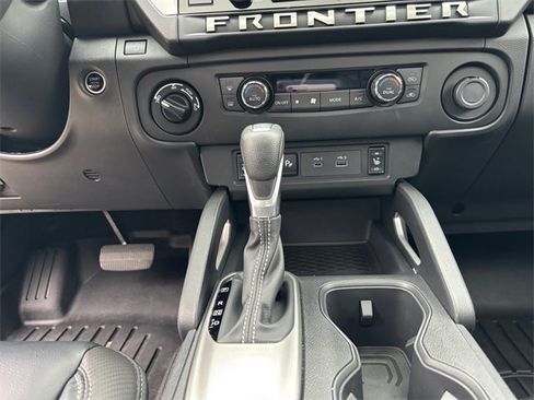 Used 2025 Nissan Frontier SL image 11