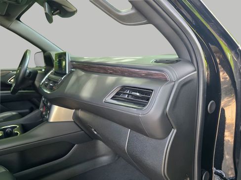 Used 2024 Chevrolet Suburban LT AWD/4WD image 15