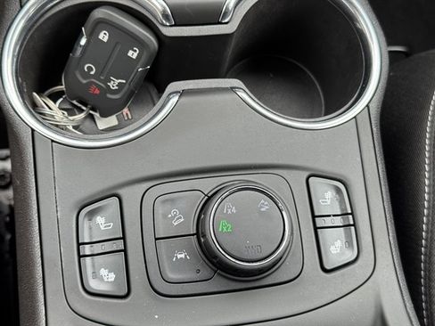 Used 2022 GMC Terrain SLE w/ Driver Convenience Package AWD/4WD image 16