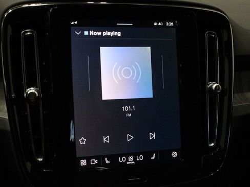 Used 2025 Volvo XC40 B5 Plus image 33