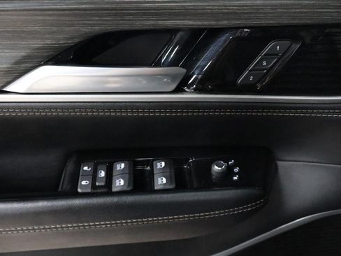 Used 2024 Jeep Wagoneer L Series II w/ Flexible Seating Group AWD/4WD image 11