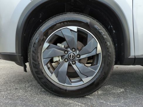 Used 2024 Nissan Rogue SV FWD image 23
