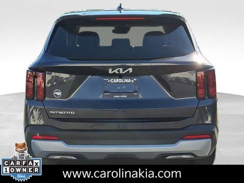 Used 2025 Kia Sorento LX image 5