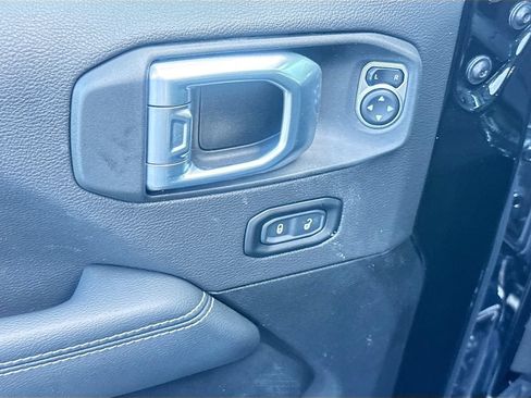 Used 2023 Jeep Wrangler Unlimited Sahara w/ Cold Weather Group AWD/4WD image 19