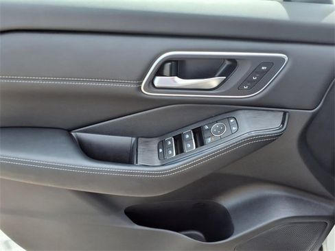 Certified 2024 Nissan Rogue Platinum w/ Platinum Premium Package image 3