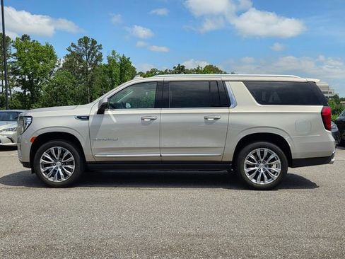 Used 2021 GMC Yukon XL Denali w/ Denali Ultimate Package AWD/4WD image 2